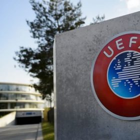 UEFA dënon ekipin serb Partizani pasi tifozët shpalosën pankartën “Kosova është Serbi”