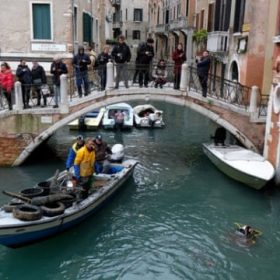 Venecia vendos kufizime të reja për turistët