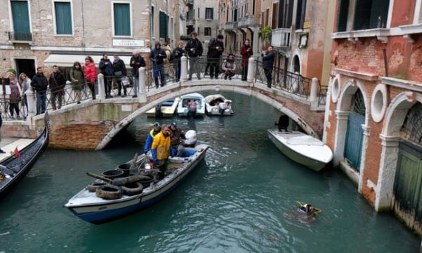 Venecia rrit tarifat për vizitorë, 10 euro hyrja në qytet