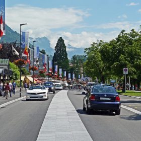 A ju duhet një ngjitës CH në makinën tuaj kur të largoheni nga Zvicra?