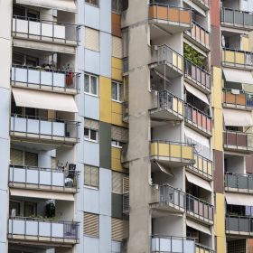 Çmimet e ndërtesave të apartamenteve rriten, çmimet e pronave për zyra ngecin