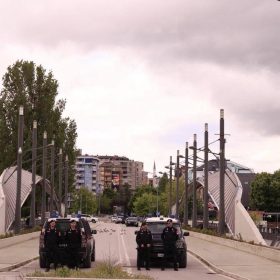 Komandanti i KFOR-it bisedon me shefin e ushtrisë serbe për gjendjen e sigurisë në Kosovë