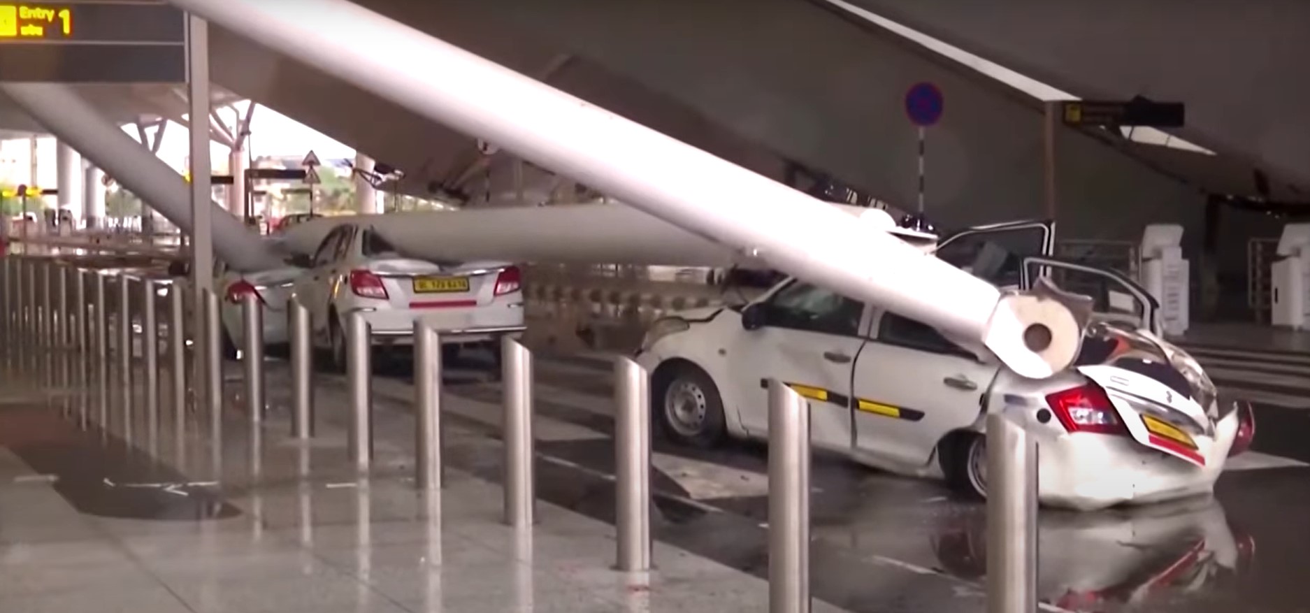 Shembet çatia në aeroportin e Delhit, një i vdekur dhe tetë të lënduar