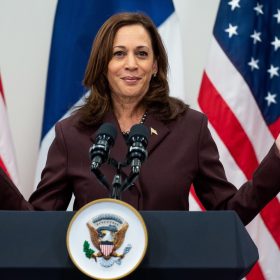 Deputetët: Kamala Harris “është më mirë për Zvicrën”