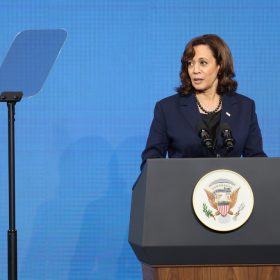 Kamala Harris shpalos programin para popullit amerikan