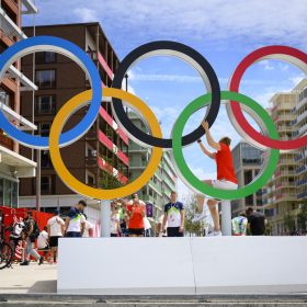 Protesta për ushqim në fshatin olimpik në Paris