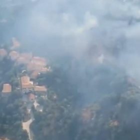 Shqipëri: Zjarr në Dhërmi, thirrje për kujdes