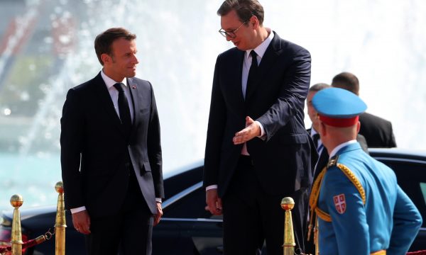 Pas Scholz, Serbinë e viziton Emmanuel Macron