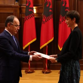 Presidenti Begaj pranon letrat kredenciale të ambasadores së re të Austrisë në Shqipëri