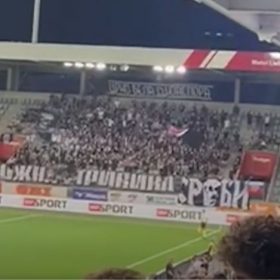 Tifozët serbë thërrasin kundër Kosovës në ndeshjen Lugano-Partizan, në Thun