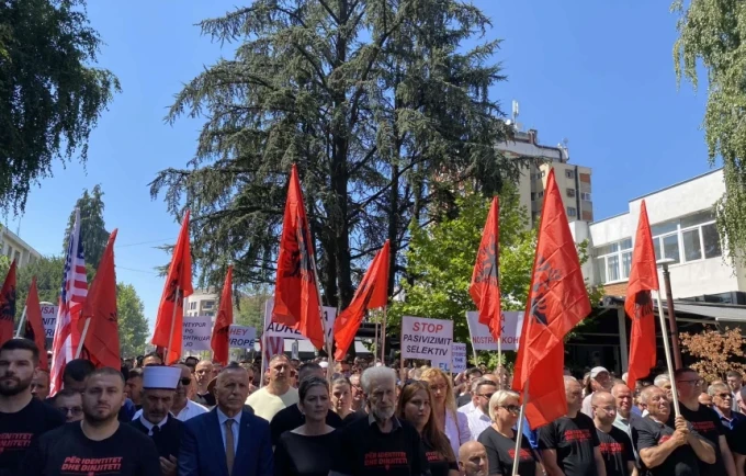 Shqiptarët e Luginës protestojnë kundër diskriminimit nga Beogradi