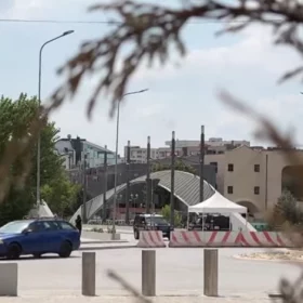 Sërish forca të shtuara të KFOR-it mbi Urën e Ibrit, karabinierët thonë se është vazhdim i trajnimit