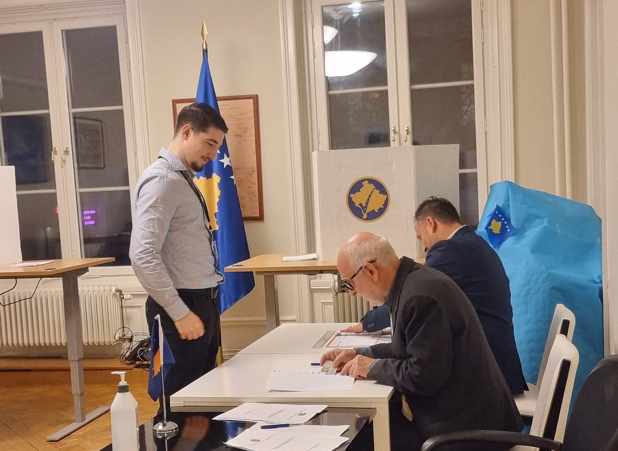 Bashkatdhetarët nga Suedia po votojnë