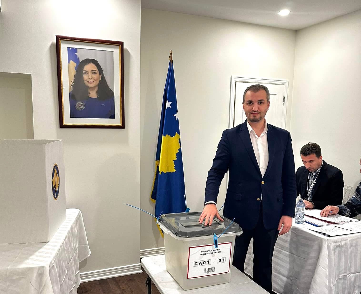 Qendra e votimit në Ambasadën e Republikës së Kosovës në Otava është hapur