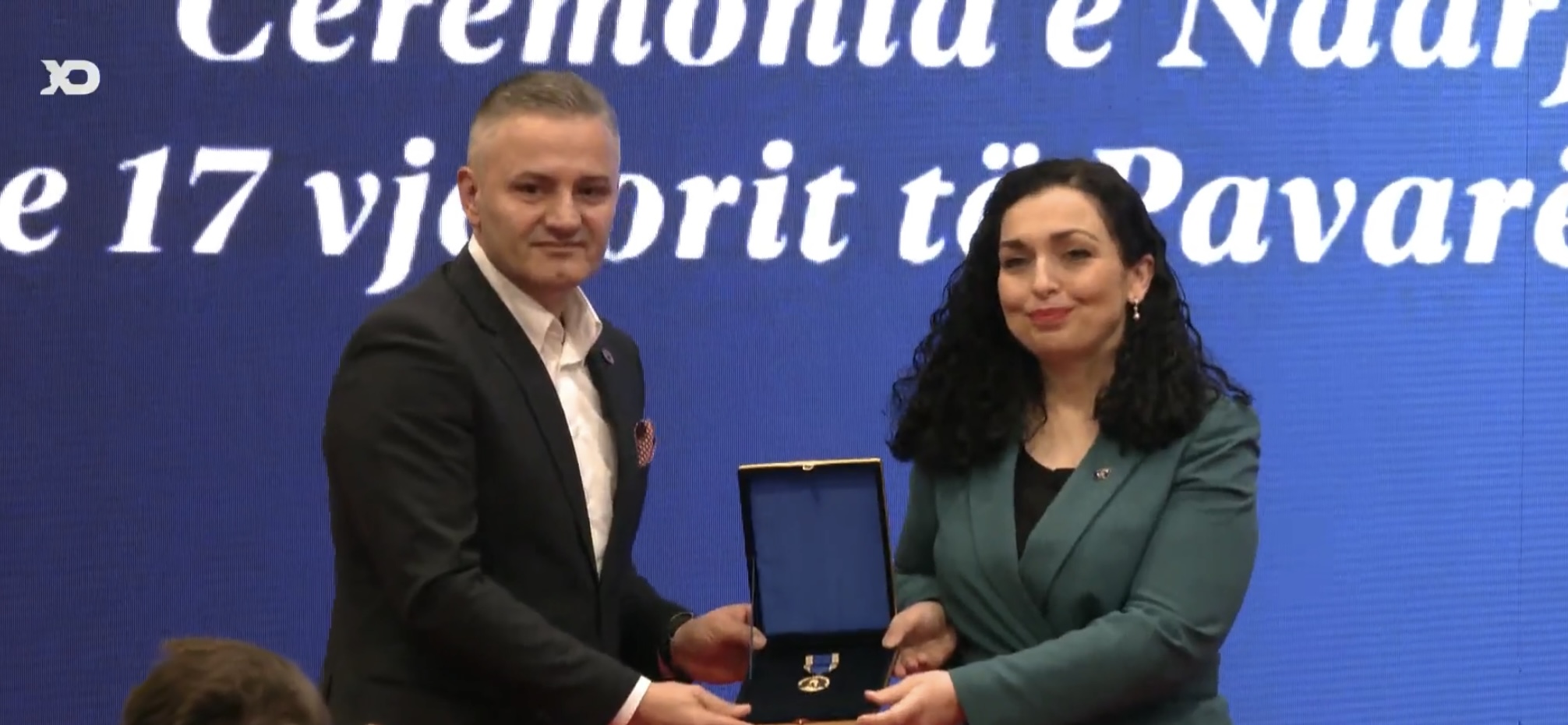 Shaban Jashari dekorohet me titullin “Hero i Kosovës”, luftëtaret e UÇK-së me urdhrin “Heroina të Kosovës”